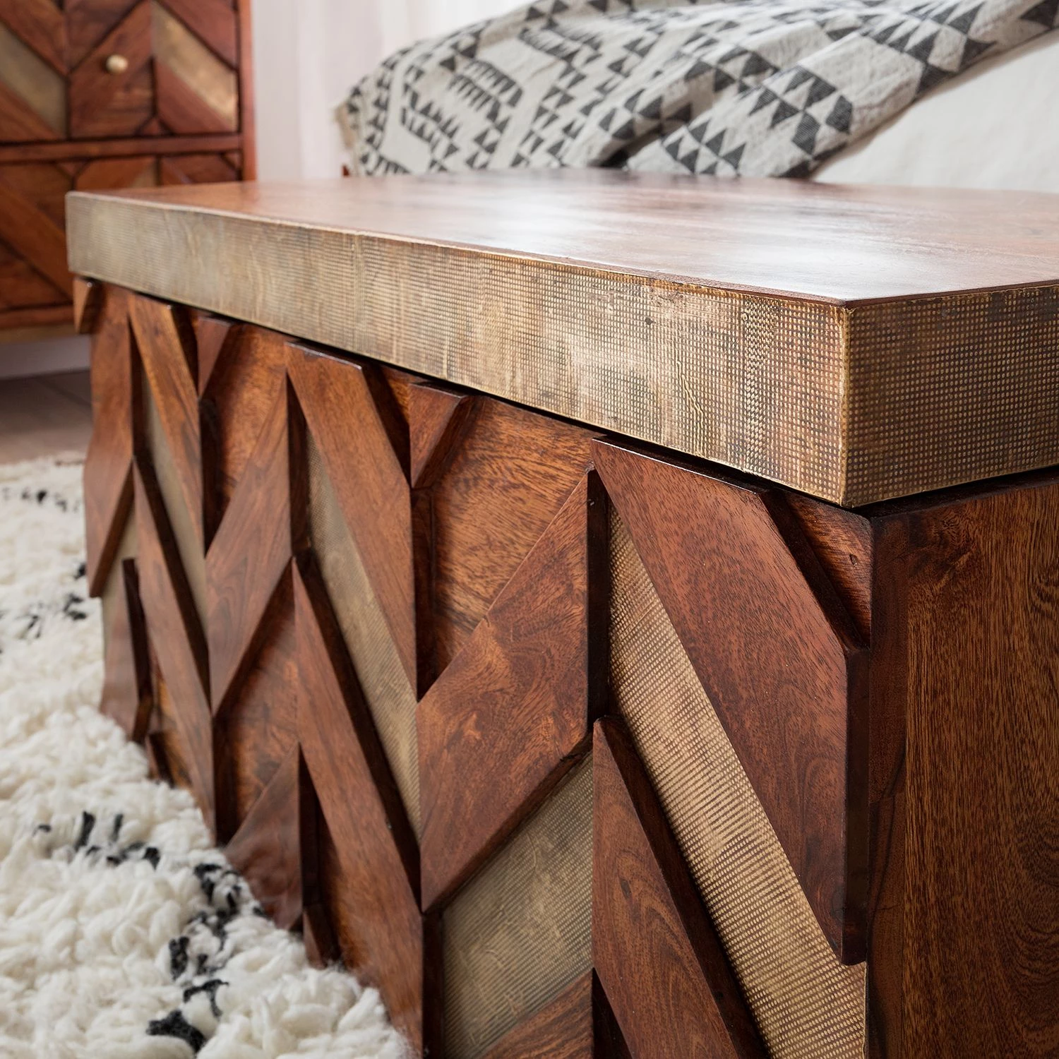 Ars manufacti Coffre Yao - Acacia massif / Métal - Acacia / Doré 17 Ars manufacti Coffre Yao - Acacia massif / Métal - Acacia / Doré – Image 16